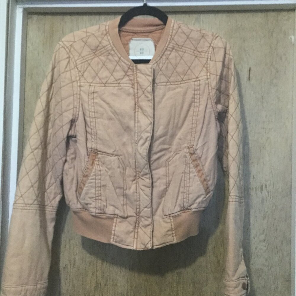 HEI HEI bomber style jacket quilted at the top has pockets and a ribbed bottom